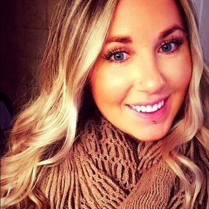 Meet your Posher, Kayla